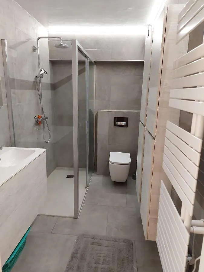 Appartement 304 Met 3 Slaapkamers Frontaal Zeezicht ミデルケルケ 0*,  ベルギー